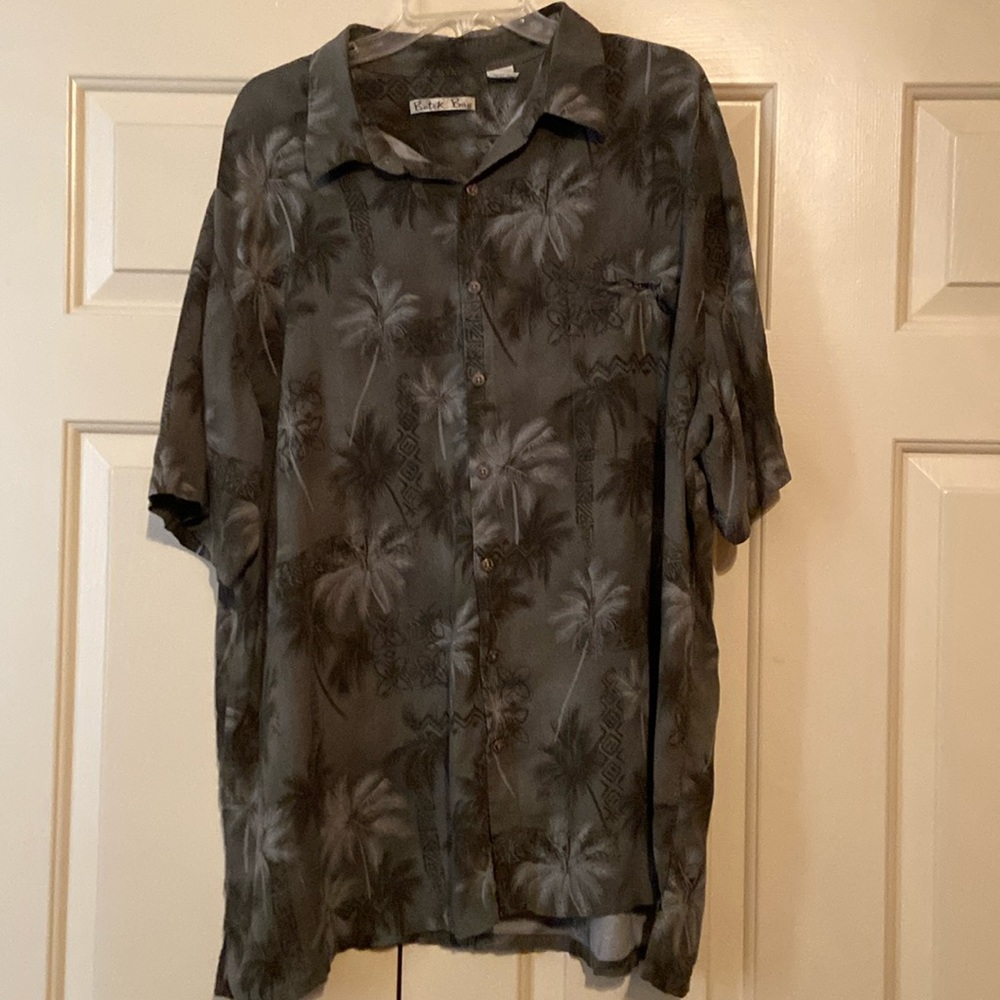 Batik Bay Mens Hawaiian shirt. Used but like new. Size 3XLT